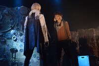 「オーバーリング・ギフト」公開ゲネプロより、左から猪塚健太演じるアスター、溝口琢矢演じるトトイ。