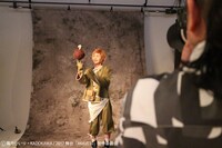 舞台「BRAVE10」のビジュアル撮影中の様子。篠原立演じる弁丸。