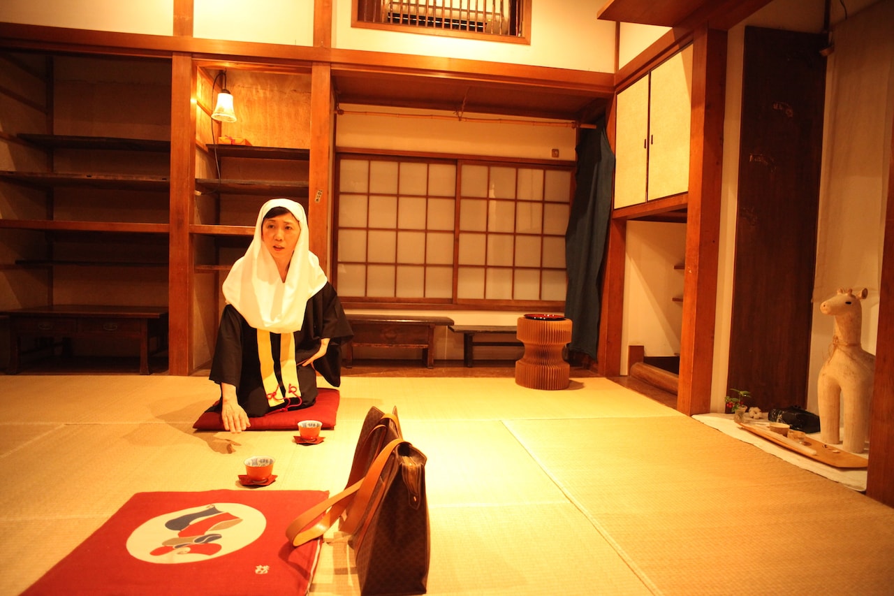 天明留理子×工藤千夏「永い接吻」、時空を超えた愛を“講談”が彩る一人芝居