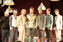 「MOJO」囲み取材より。左から青木豪、尾上寛之、木村了、TAKAHIRO（EXILE）、波岡一喜、味方良介、横田龍儀。