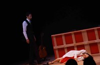 ザ・プーチンズ「ぷ道館2017」より、歌い疲れて舞台上で眠ってしまうマチコ。（写真：OYAMING）