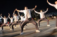 モダンテーブル「Men of Steel」より。