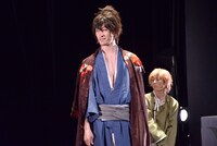 舞台「BRAVE10」ゲネプロより、伊万里有演じる真田幸村（中央）。