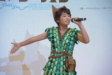 「アイム・フライング」を歌唱するピーターパン役の吉柳咲良。