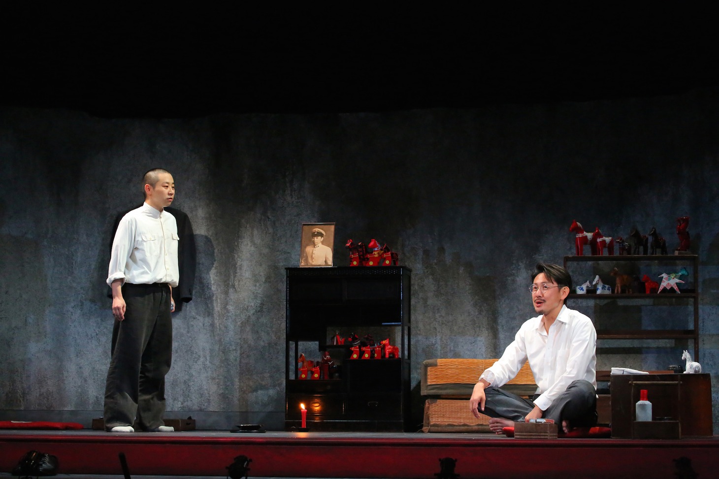 文学座「中橋公館」より。（撮影：宮川舞子）