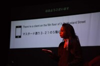 「午前2時コーヒーカップサラダボウルユートピア-THIS WILL ONLY TAKE SEVERAL MINUTES-」ゲネプロより。（撮影：鈴木竜一朗）