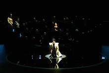 「子午線の祀り」より。左から河原崎國太郎、野村萬斎、若村麻由美。（撮影：細野晋司）