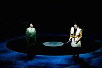 「子午線の祀り」より。左から若村麻由美、野村萬斎。（撮影：細野晋司）