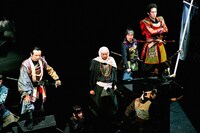 「子午線の祀り」より。左から今井朋彦、星智也、森永友基、成河。（撮影：細野晋司）