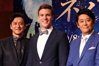 左から石丸幹二、ビリー・ハーリガン・タイ、坂上忍。