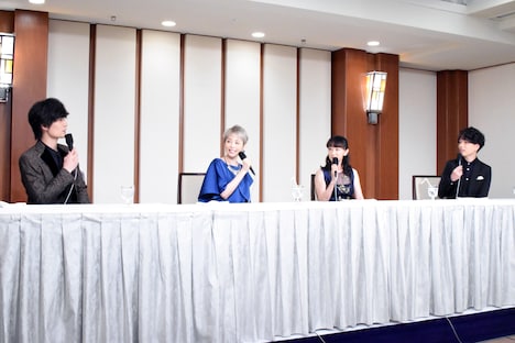 左から加藤和樹、平野綾、花總まり、山崎育三郎。