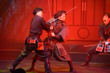 「アラタ～ALATA～」ゲネプロより。中央が早乙女友貴演じるアラタ。