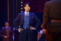 cube 20th. presents 音楽劇「魔都夜曲」ゲネプロより、藤木直人演じる白河清隆。