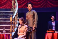 cube 20th. presents 音楽劇「魔都夜曲」ゲネプロより、左からマイコ演じる周紅花、小西遼生演じる周志強。