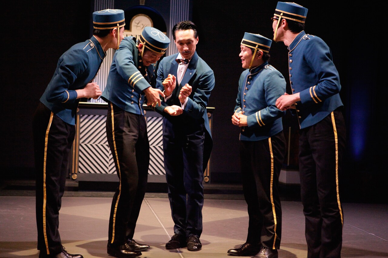 語られぬ支配人の思いとは、首藤康之×丸山和彰「レニングラード・ホテル」開幕