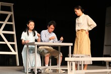 文学座附属演劇研究所本科第57期発表会「わが町」夜間部のゲネプロより。（撮影：宮川舞子）