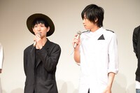 左から松田凌、荒牧慶彦。