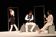 「他重人格 WHO AM I ?」ゲネプロより。左から山崎彬、貴瀬雄二、村井まどか。