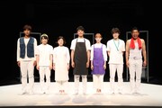 「他重人格 WHO AM I ?」ゲネプロより。左から貴瀬雄二、小林瑞紀、村井まどか、山崎彬、大久保聡美、多田直人、野崎数馬。