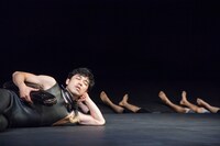 「光のない。」より。（photo:Takuya Matsumi）