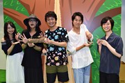 左から須藤茉麻、斉藤秀翼、海老澤健次、伊勢大貴、百瀬朔。