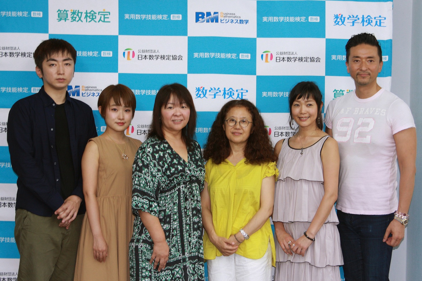 ミュージカル「スコア！」公開顔合わせより。左から羽田圭介、水野貴以、まきりか、大原晶子、池谷京子、岡幸二郎。
