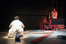 鳥公園「『すがれる』2012／2017」東京公演より。（撮影：塚田史子）