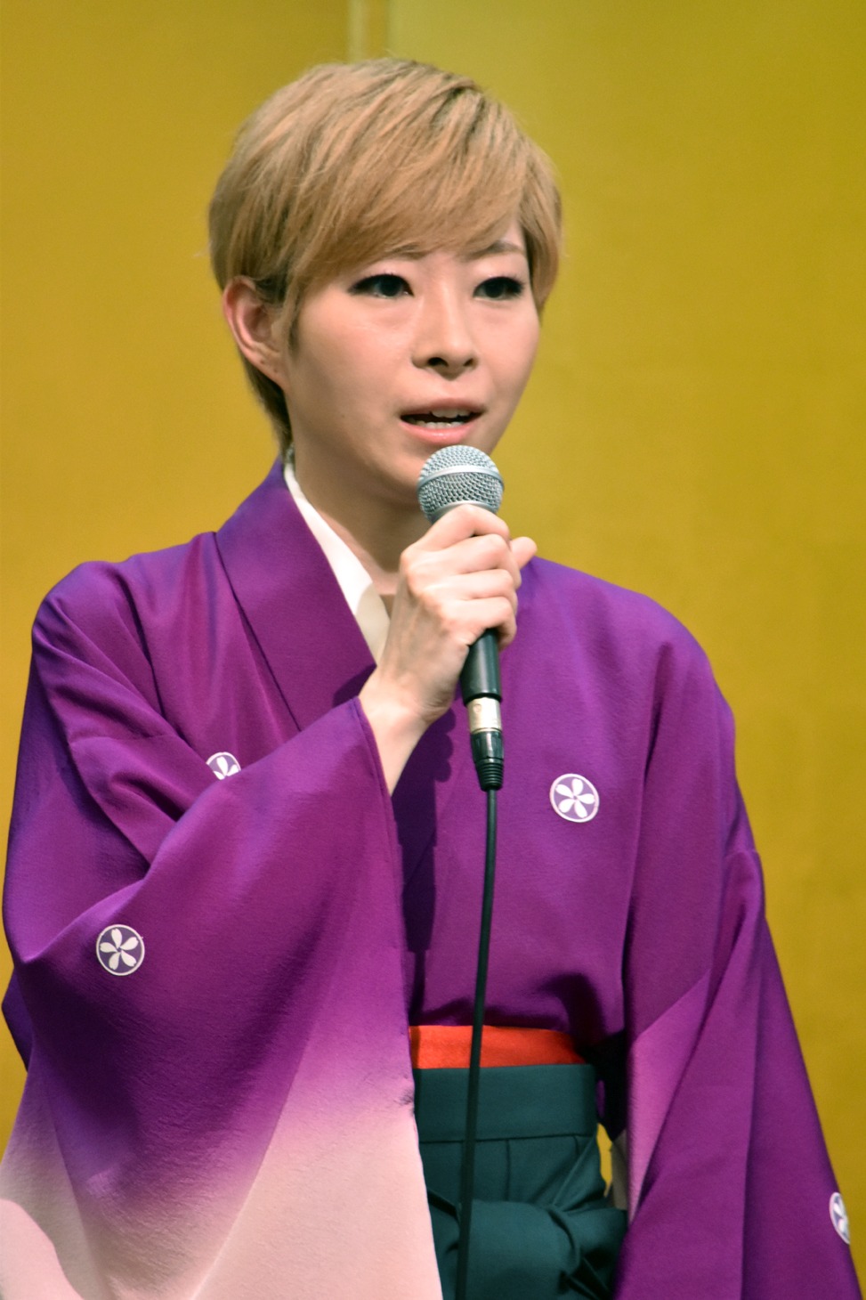 真麻里都