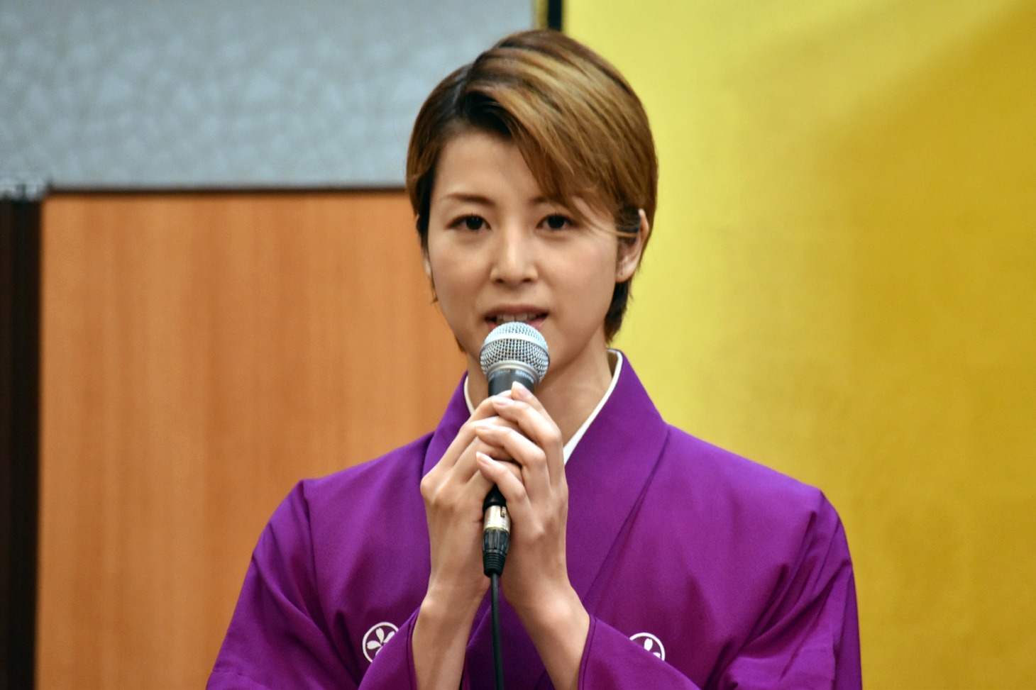 悠浦あやと