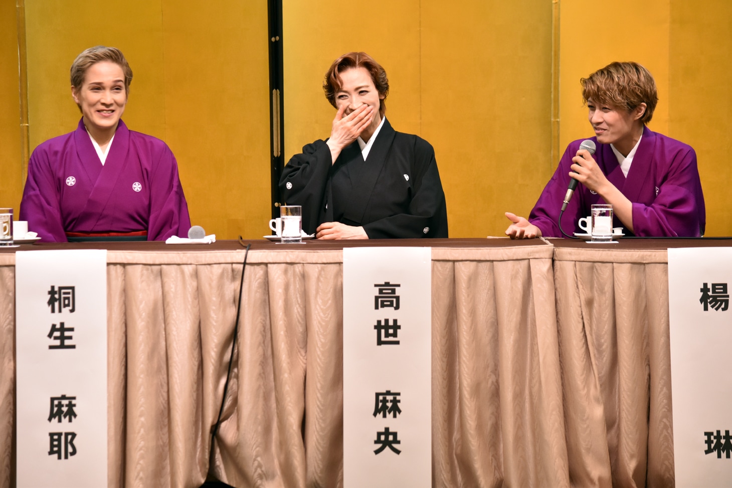 左から桐生麻耶、高世麻央、楊琳。