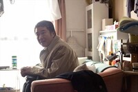 映画「彼女がその名を知らない鳥たち」より、赤堀雅秋演じる酒田。