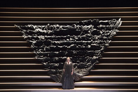 「カルメン」Barrie Kosky's production of Carmen (c)2016 M. Ritterhaus via Oper Frankfurt