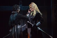 ピースピット2017年本公演「グランギニョル」より。左から染谷俊之演じるダリ・デリコ、三浦涼介演じるゲルハルト・フラ。