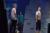 「超進化ステージ『デジモンアドベンチャー tri. ～8月1日の冒険～』」ゲネプロより。左から橋本祥平演じる石田ヤマト、野見山拳太演じる高石タケル、上村海成演じる泉光子郎。