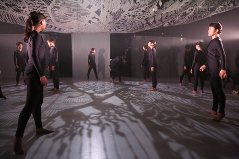 2016年上演の「ANGELS」より。（PHOTO:Y.INOKUMA）