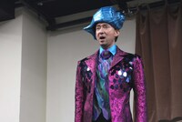 日本数学検定協会 Presents ミュージカル「スコア！」公開稽古より、フィボナッチに扮する岡幸二郎。