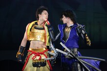 「斬劇『戦国BASARA』小田原征伐」より、左から中尾拳也演じる徳川家康、眞嶋秀斗演じる伊達政宗。（撮影：宮川舞子）