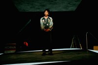 世田谷パブリックシアター「チック」より。柄本時生。（撮影：細野晋司）