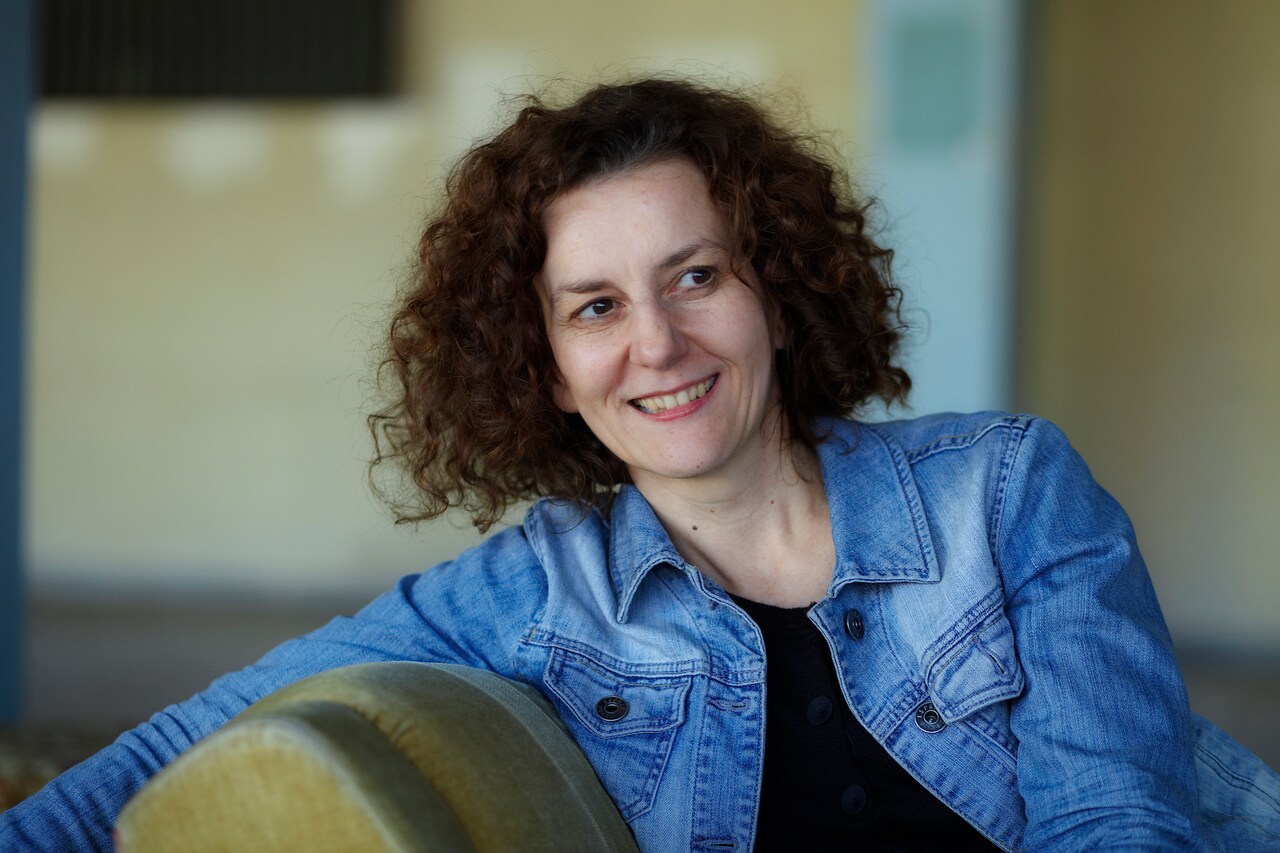 劇作家デーア・ローアー来日、トークイベント「戯曲を書くこと」に登壇