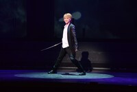 「幽劇」公開ゲネプロより、三浦宏規演じるセイジ。