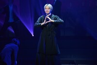 「幽劇」公開ゲネプロより、荒木宏文演じる桃仙。