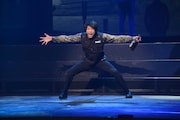 「幽劇」公開ゲネプロより、井阪郁巳演じるボウ。