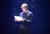 「幽劇」公開ゲネプロより、荒木宏文演じる桃仙。
