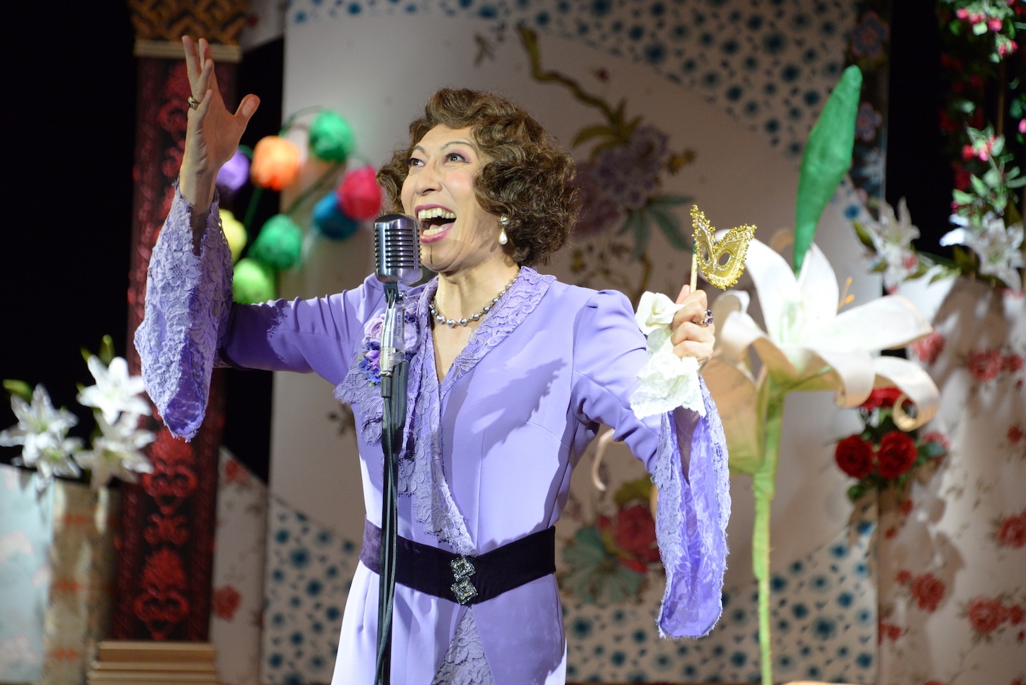 「Glorious!」より。