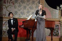 「Glorious!」より。