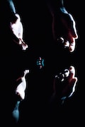 「キス&クライ」 (c)Maarten Vanden Abeele