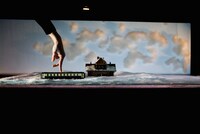 「キス＆クライ」より。 (c)Maarten Vanden Abeele