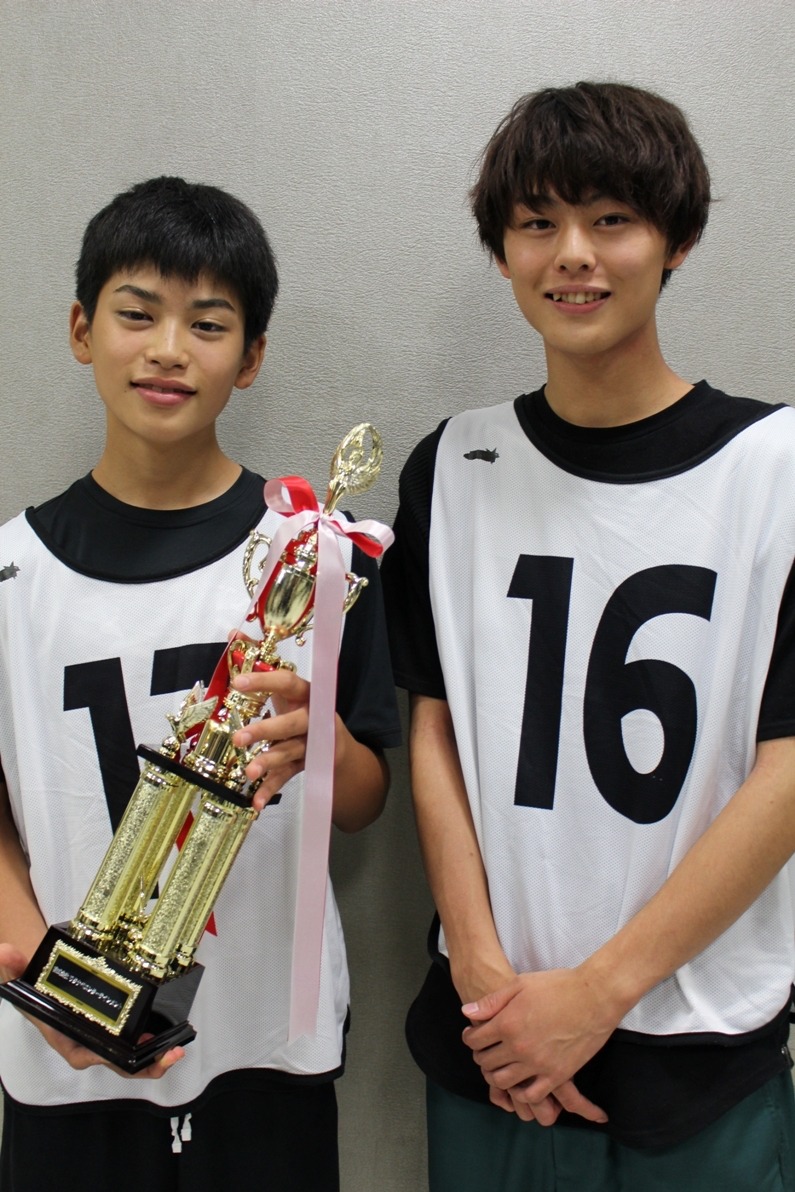 左から奥本智海、久保晴渡。