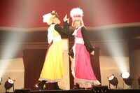 CHaCK-UP。左から金星人★ヴィー（星乃勇太）、冥王星人☆ポミィ（福島海太）。