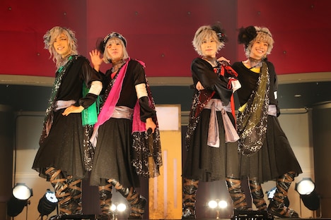 アンプラネット。左から準惑星ハウメア人☆サティ（Ibu）、冥王星人☆ポミィ（福島海太）、準惑星エリス人☆エリィ（赤澤遼太郎）、準惑星マケマケ人☆マーニィ（松田将希）。